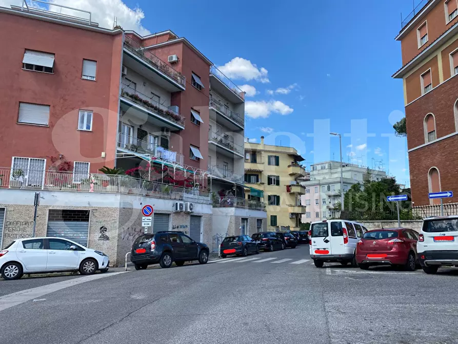 Immagine 4 di Negozio in vendita  in Via del Forte Boccea, 107-107A a Roma