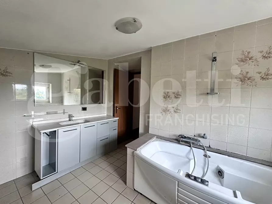 Immagine 7 di Appartamento in vendita  in Via puccini, 1 a Erba