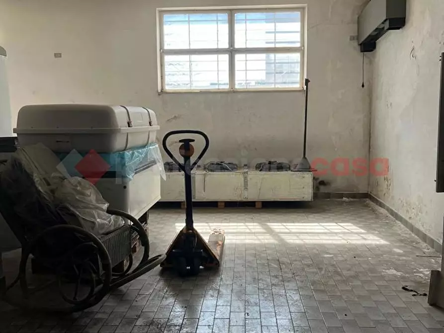 Immagine 17 di Negozio in vendita  in Via Giuseppe Di Vittorio, snc a Ostuni