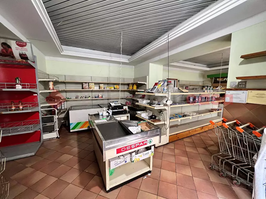 Immagine 5 di Negozio in vendita  in Via PONZIANINA a Spoleto