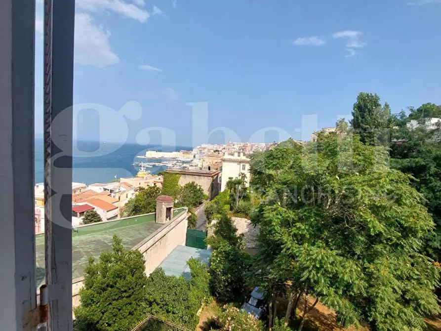 Immagine 15 di Appartamento in vendita  in Via Angioina, 25 a Gaeta