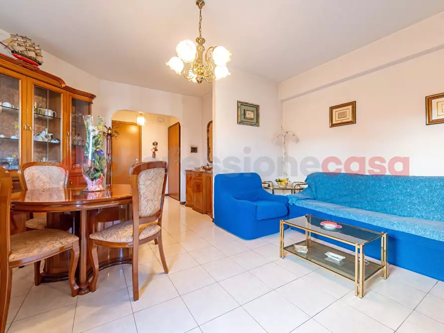 Immagine 5 di Appartamento in vendita  in Via Cinquefrondi, 115 a Roma