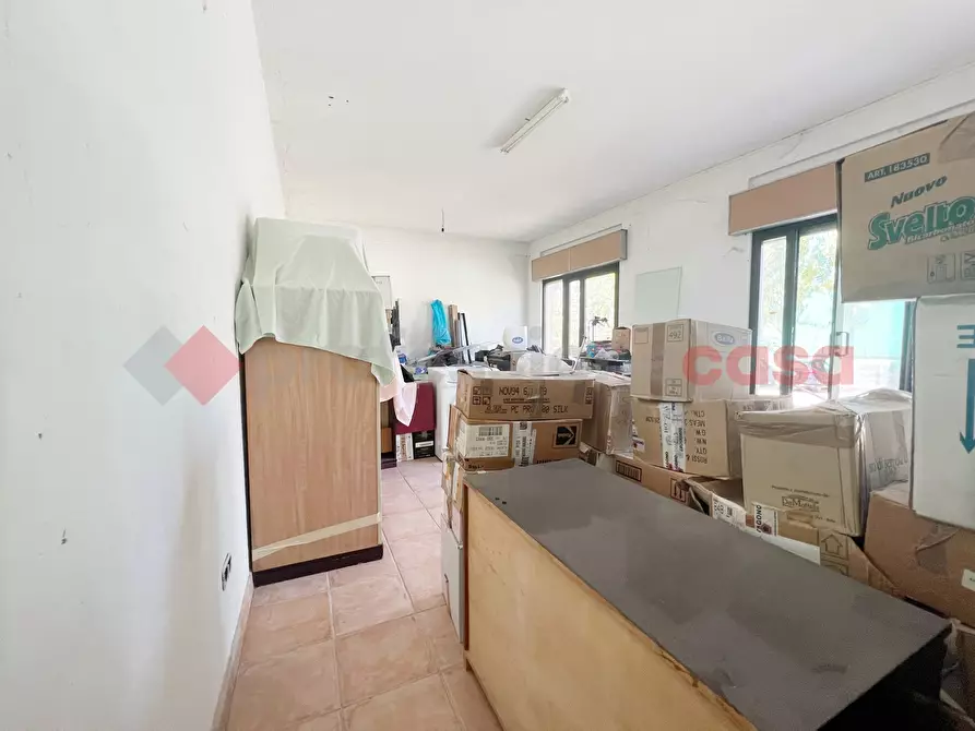 Immagine 3 di Negozio in vendita  in Via Marsicana, 51 a Pescorocchiano