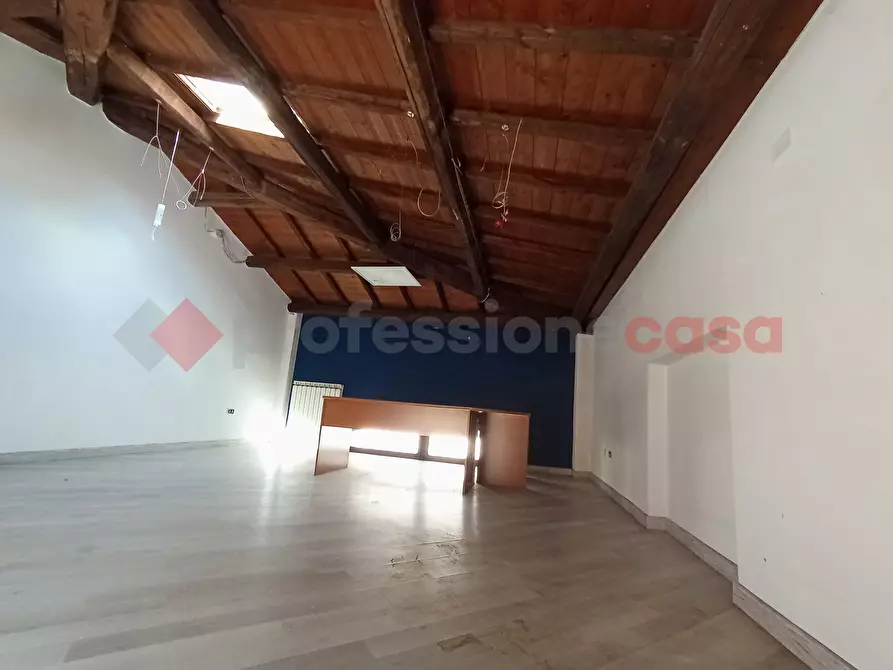 Immagine 8 di Negozio in affitto  in Via Flaminia a Spoleto