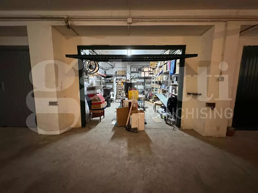 Immagine 5 di Box auto in vendita  in Via Parini, 65 a Lecce