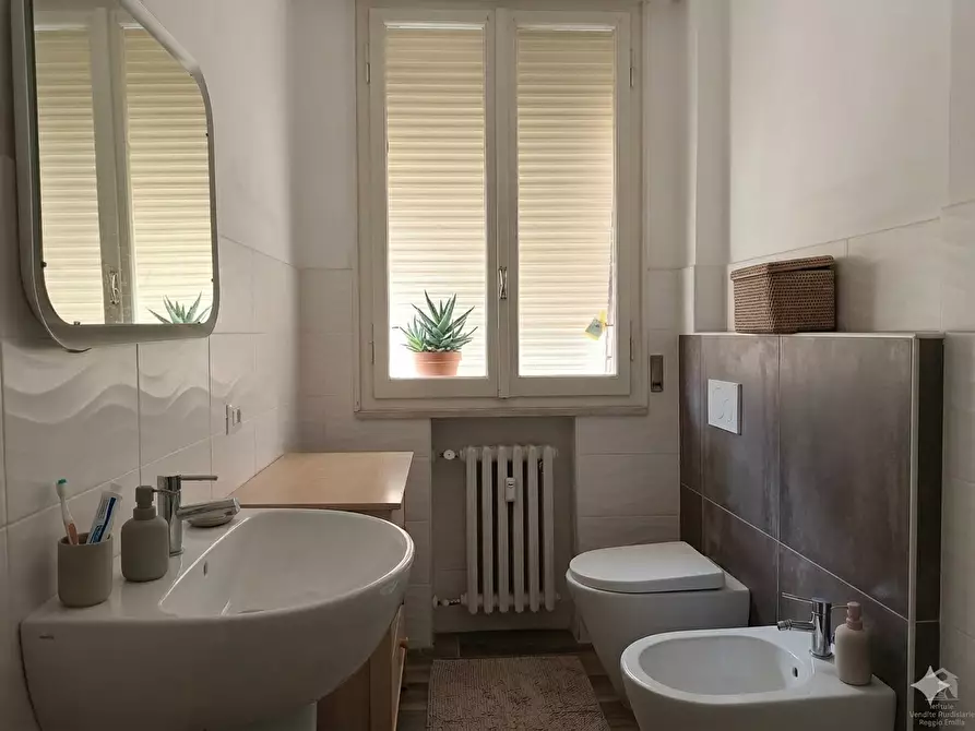 Immagine 7 di Appartamento in vendita  in Via Lustrini, 7 a Reggio Nell'emilia