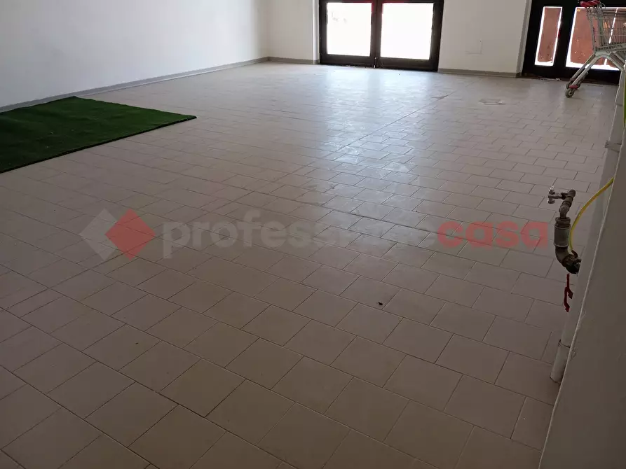 Immagine 2 di Laboratorio in affitto  in Via Pontebari a Spoleto