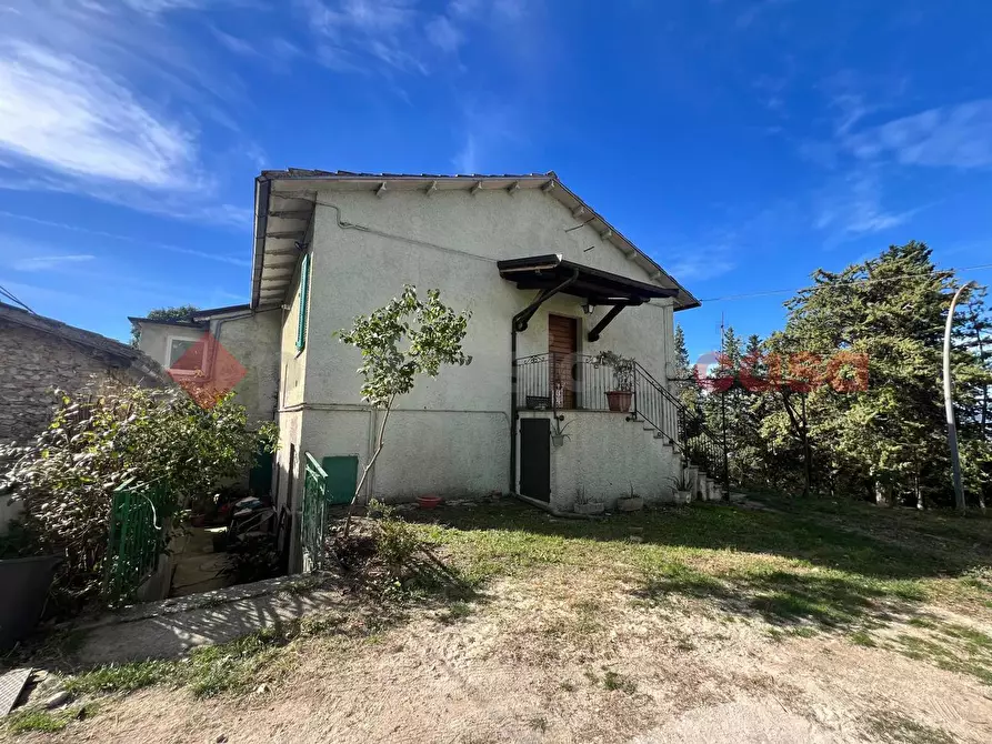 Immagine 1 di Casa trifamiliare in vendita  in LocalitÃ  Bazzano Superiore a Spoleto