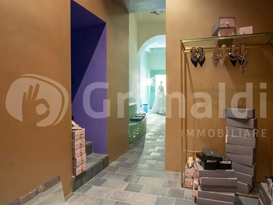 Immagine 34 di Negozio in vendita  in Piazza Annunziata, 12 a Marigliano