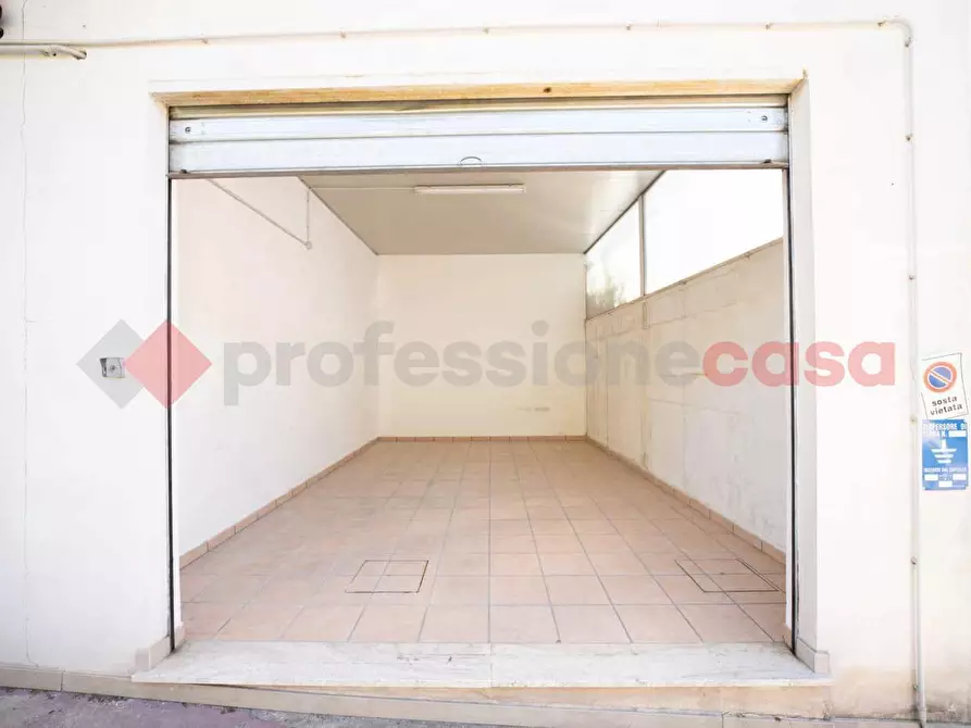 Immagine 6 di Negozio in vendita  in Via Casilina 62, 138 a Anagni