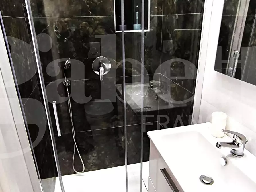 Immagine 34 di Appartamento in vendita  in Corso Garibaldi a Napoli