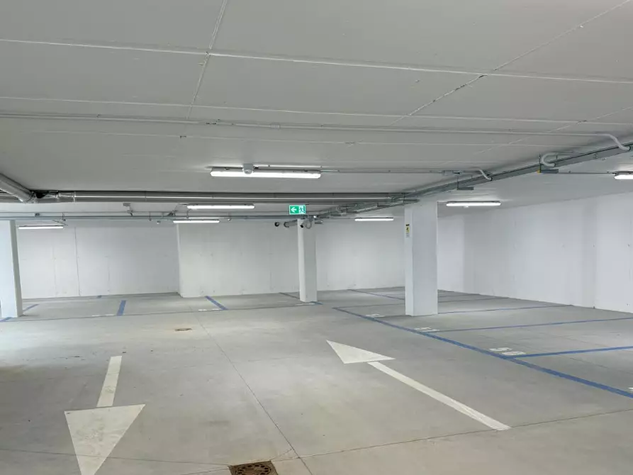 Immagine 2 di Box auto in vendita  in Vicolo Carega, 3 a Bologna