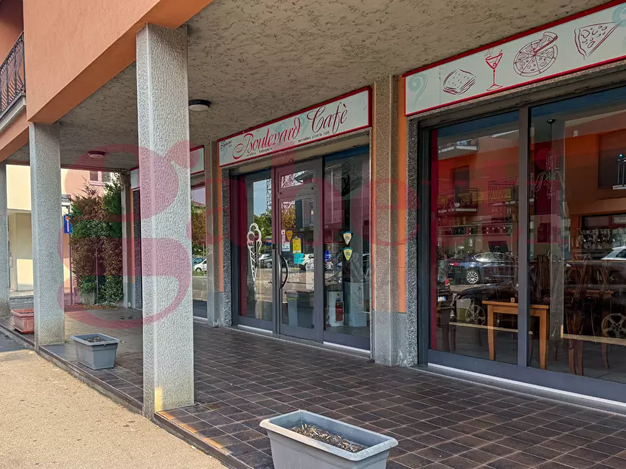 Immagine 9 di Negozio in affitto  in Via Locatelli Milesi, 31 a Villa D'almè