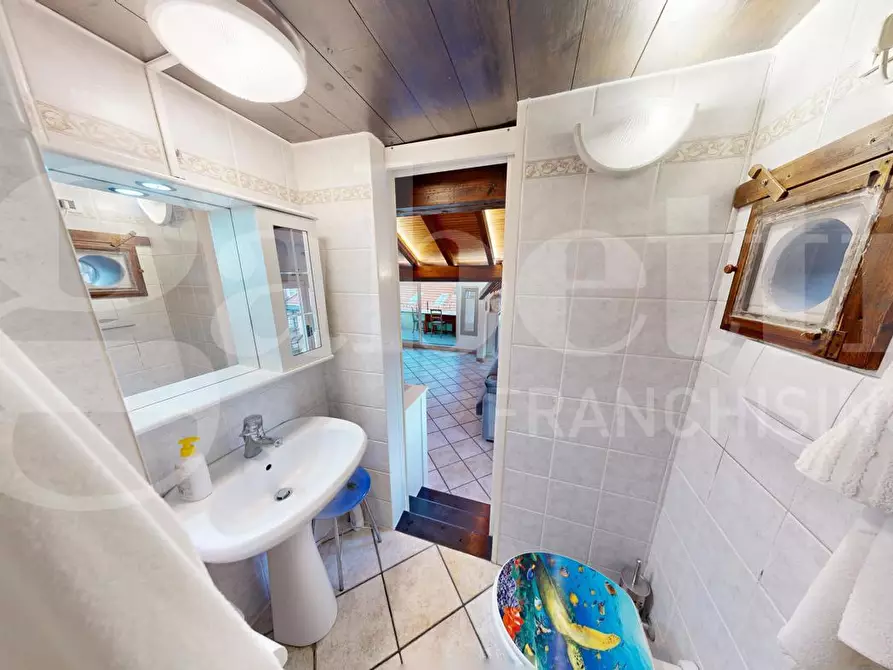 Immagine 10 di Appartamento in vendita  in Via Pertica a Finale Ligure