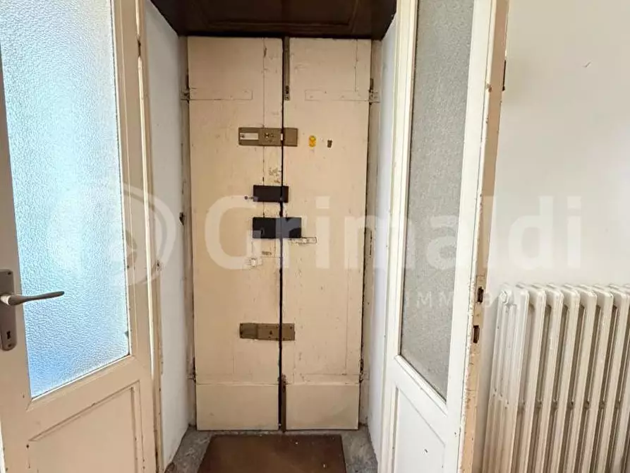 Immagine 8 di Appartamento in vendita  in Piazza PETRARCA, 28 a Pavia