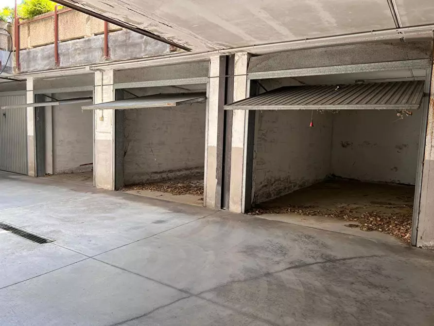 Immagine 3 di Box auto in vendita  in Via del minatore a Perugia