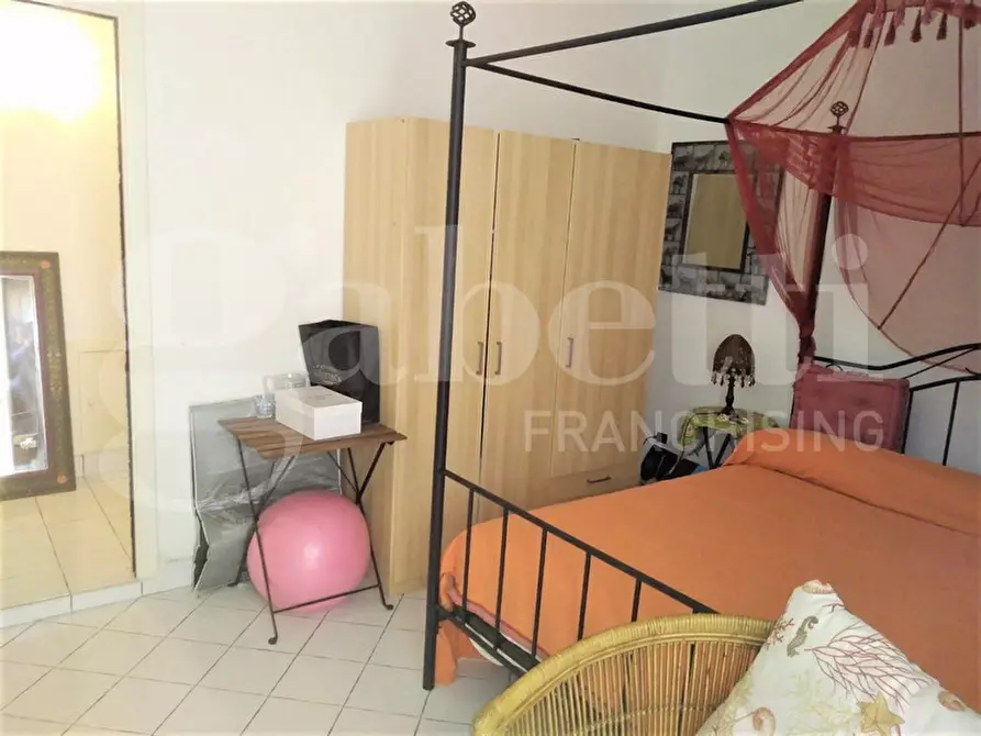 Immagine 23 di Palazzo in vendita  in Via Dell'Indipendenza, 25 a Gaeta