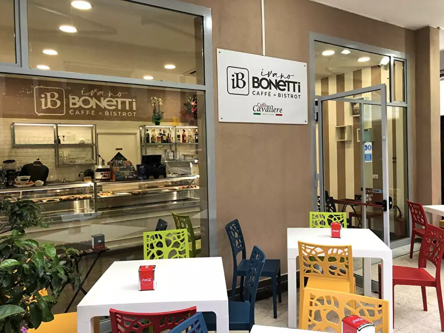 Immagine 1 di Negozio in vendita  in Via Telesino, 89/91 a Palermo