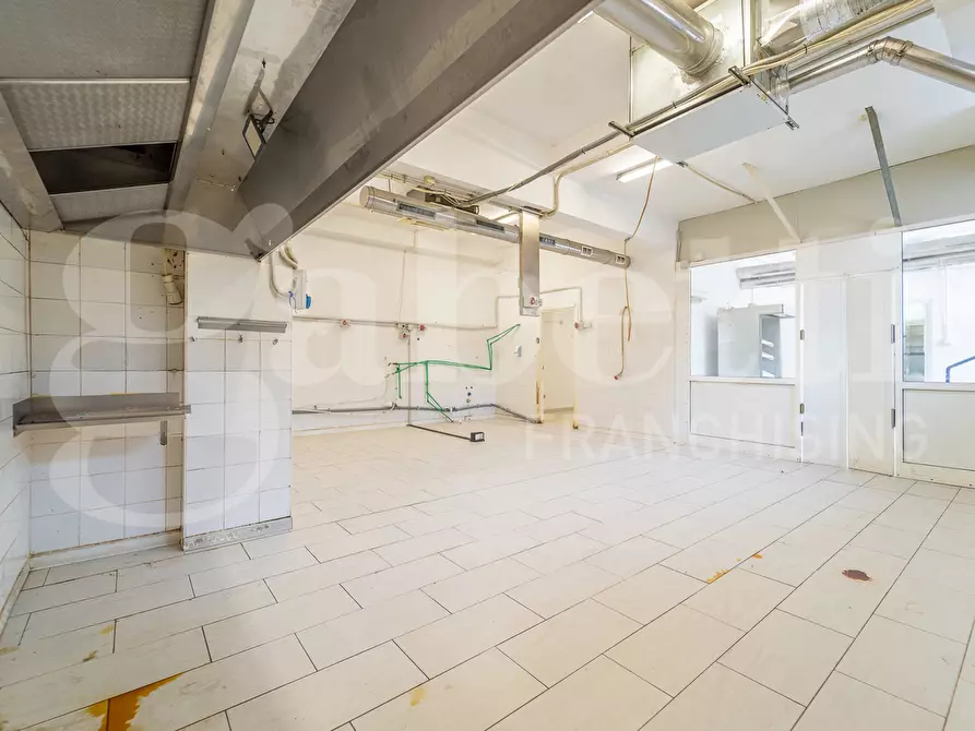 Immagine 8 di Laboratorio in vendita  in Via Busalla, 9 a Roma