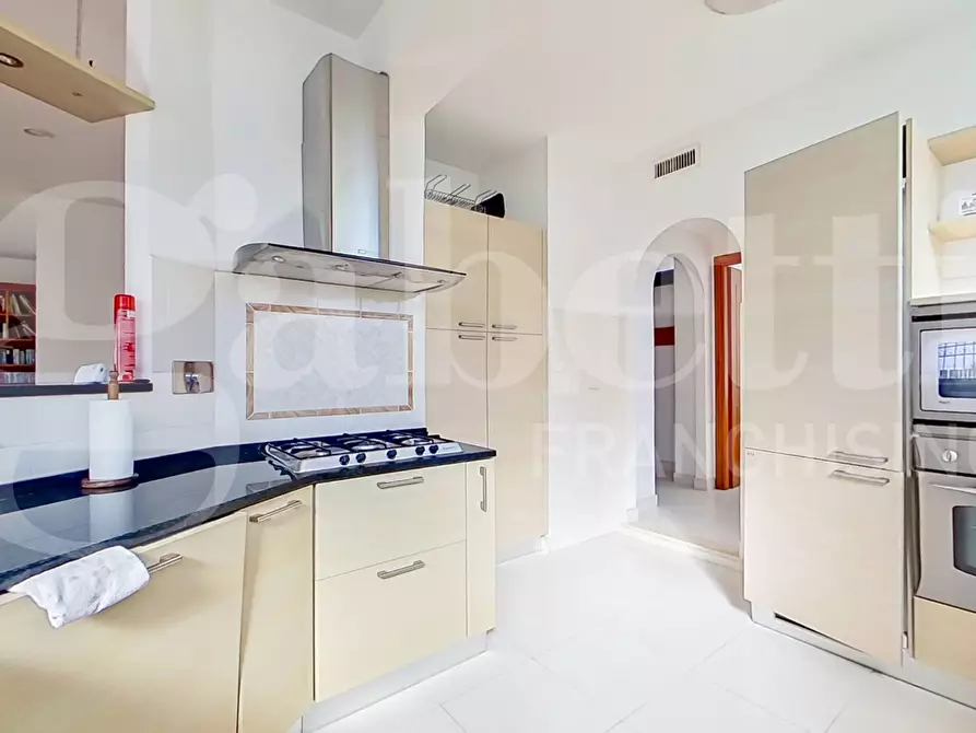 Immagine 33 di Villa in vendita  in Via dei cavalli marini VISTA MARE, 108 a Ardea