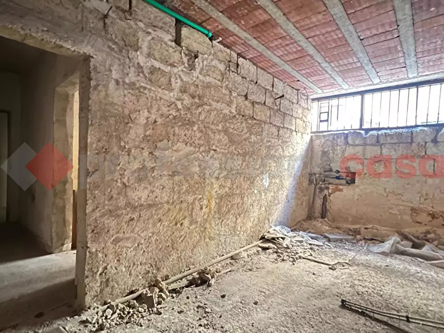 Immagine 2 di Magazzino in vendita  in Via A DE GASPERI a Monopoli