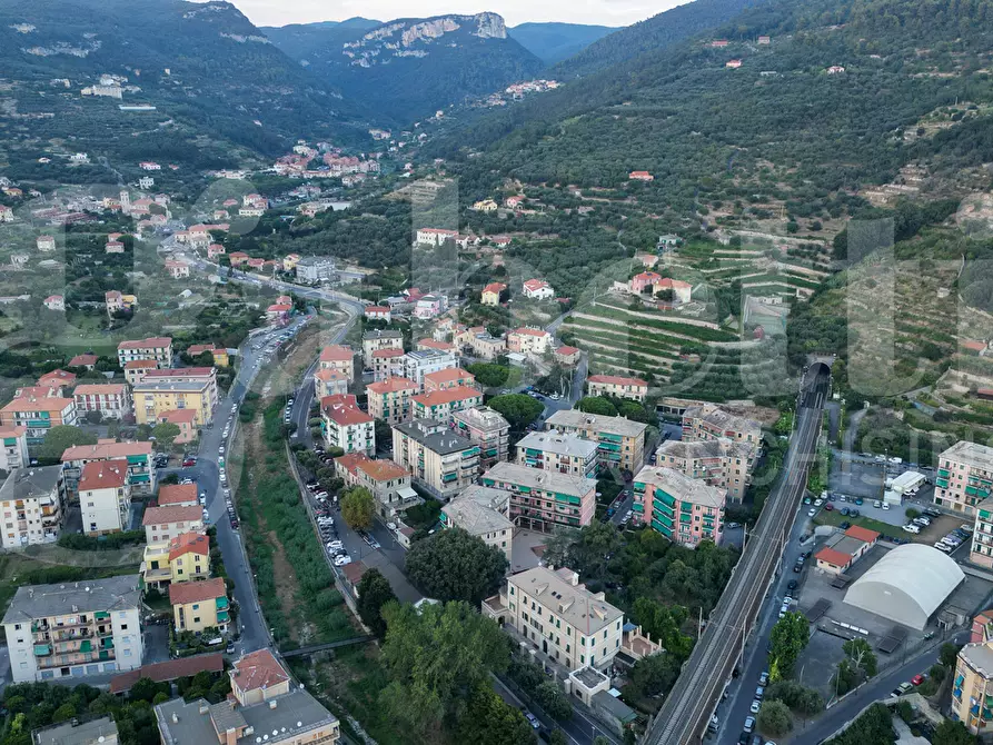 Immagine 34 di Appartamento in vendita  in Via Calvisio a Finale Ligure