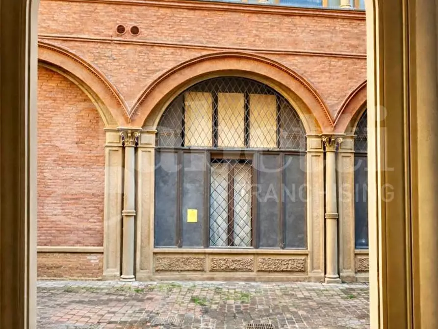 Immagine 8 di Appartamento in vendita  in Via Farini, 24 a Bologna