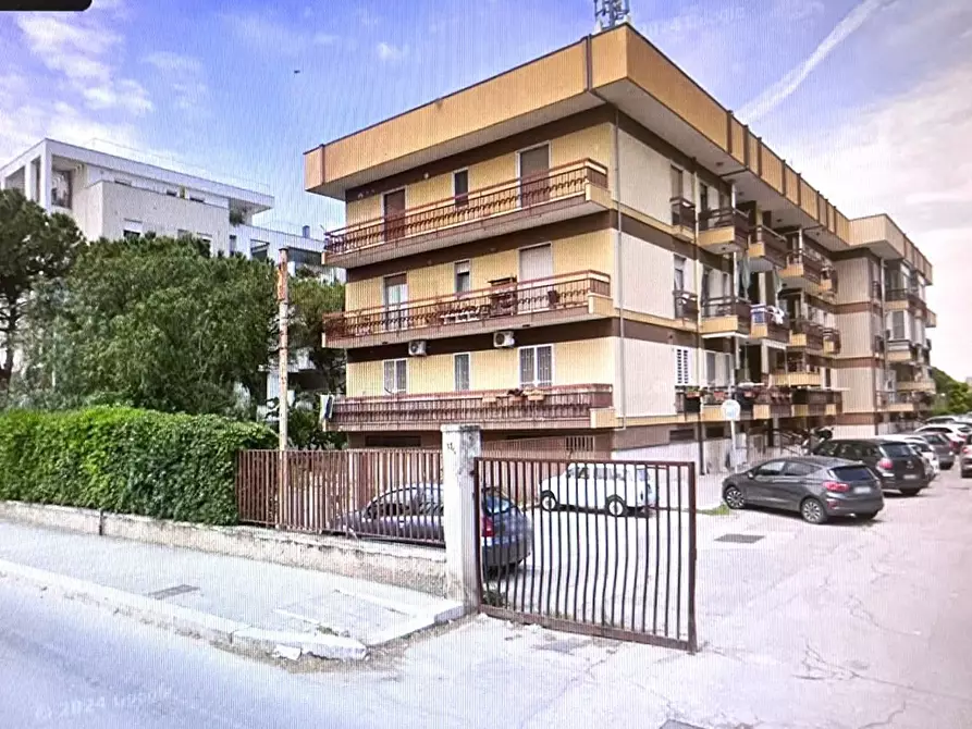Immagine 1 di Magazzino in vendita  in Via GIUSSO, 13E a Bari