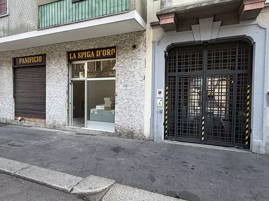 Immagine 5 di Negozio in vendita  in Via Melchiorre Delfico, 20 a Milano
