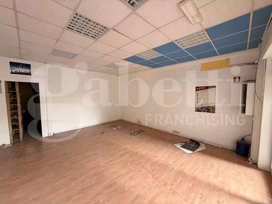 Immagine 5 di Negozio in affitto  in Via Vincenzo Renieri, 24 a Roma