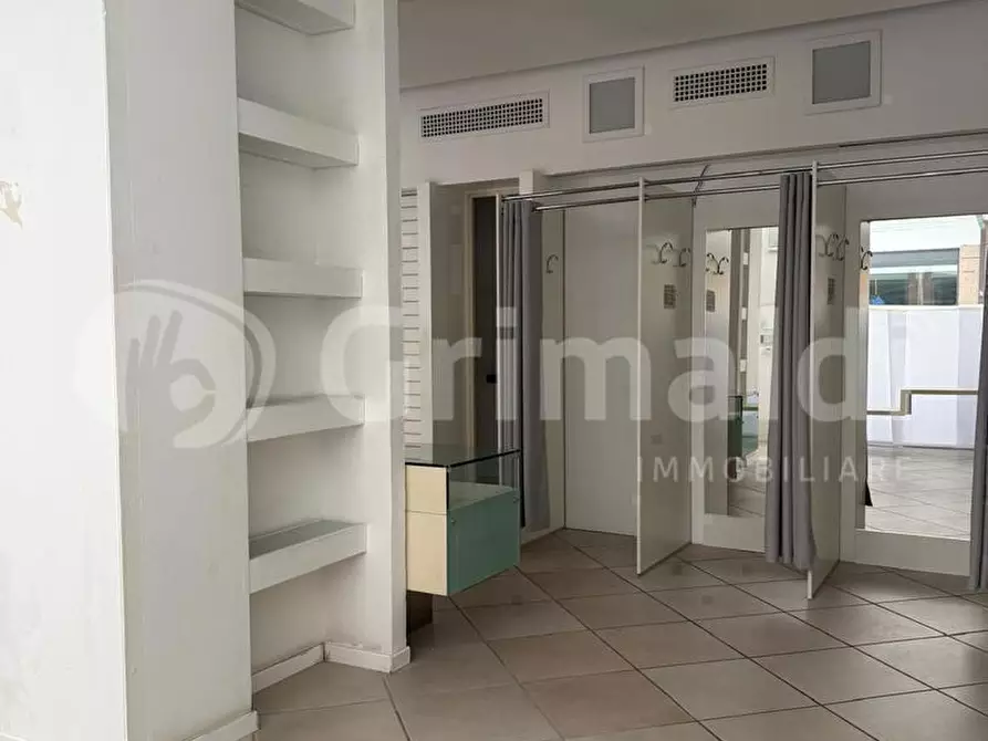 Immagine 3 di Negozio in vendita  in Viale roma, 82 a Cervia