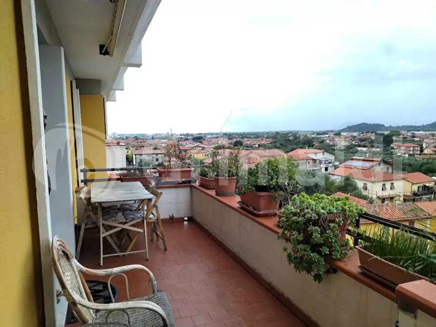 Immagine 3 di Appartamento in vendita  in Via BENEDETTO CROCE, 17 a Massa