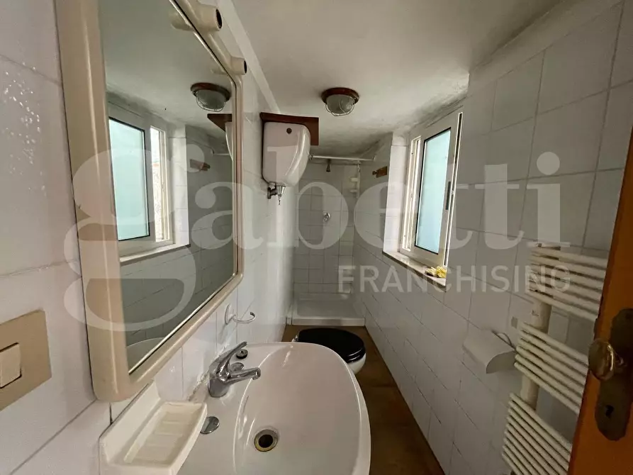 Immagine 19 di Appartamento in vendita  in Piazza S. Conca, 24 a Gaeta