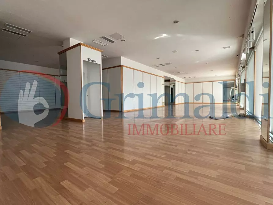 Immagine 4 di Negozio in vendita  in Strada trasimeno ovest a Perugia