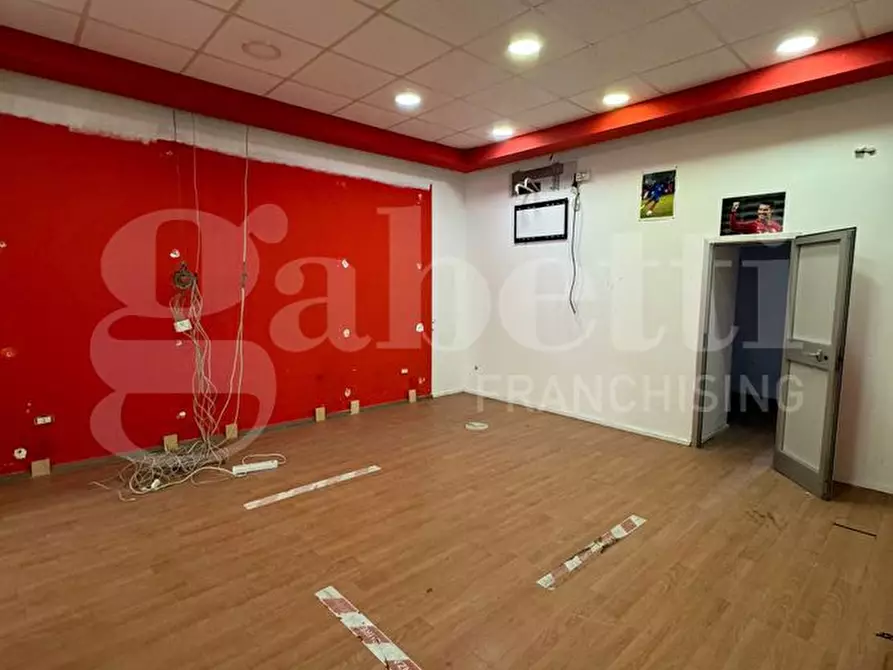 Immagine 10 di Negozio in affitto  in Corso Umberto I, 182 a Torre Annunziata