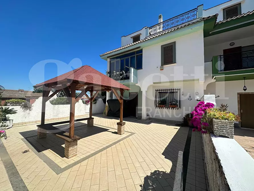 Immagine 1 di Casa trifamiliare in vendita  in Via lungomare tor san lorenzo, 57 a Ardea