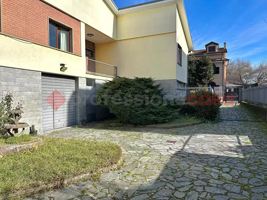 Immagine 13 di Villa in vendita  in Via Delle Robinie a Opera