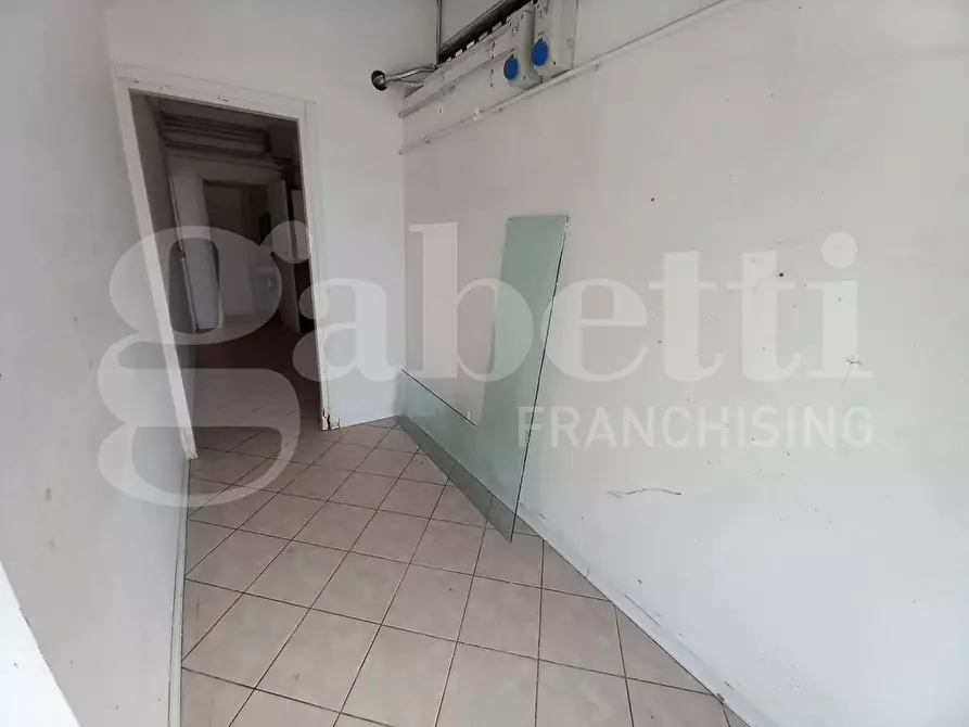Immagine 21 di Negozio in affitto  in Via BORGO SAN GIOVANNI - VIA GRANATIERI DI SARDEGNA, 00 a Chioggia