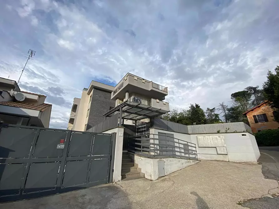 Immagine 1 di Appartamento in vendita  in Via del Casale Ninfeo, 37 a Roma