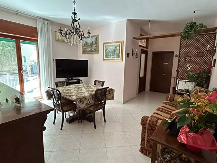 Immagine 1 di Appartamento in vendita  in Via Michele Guadagno a Napoli
