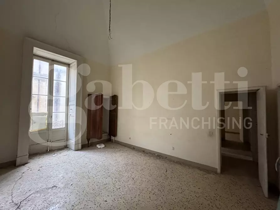 Immagine 12 di Appartamento in vendita  in Via Corte dei Guarini, 11 a Lecce