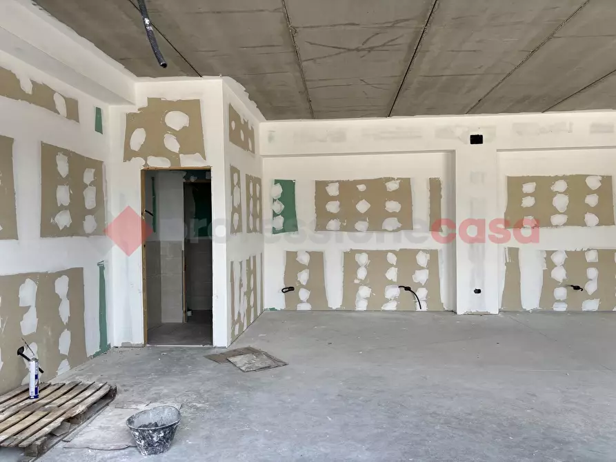 Immagine 11 di Negozio in affitto  in Via la stazza, 1 a Alatri