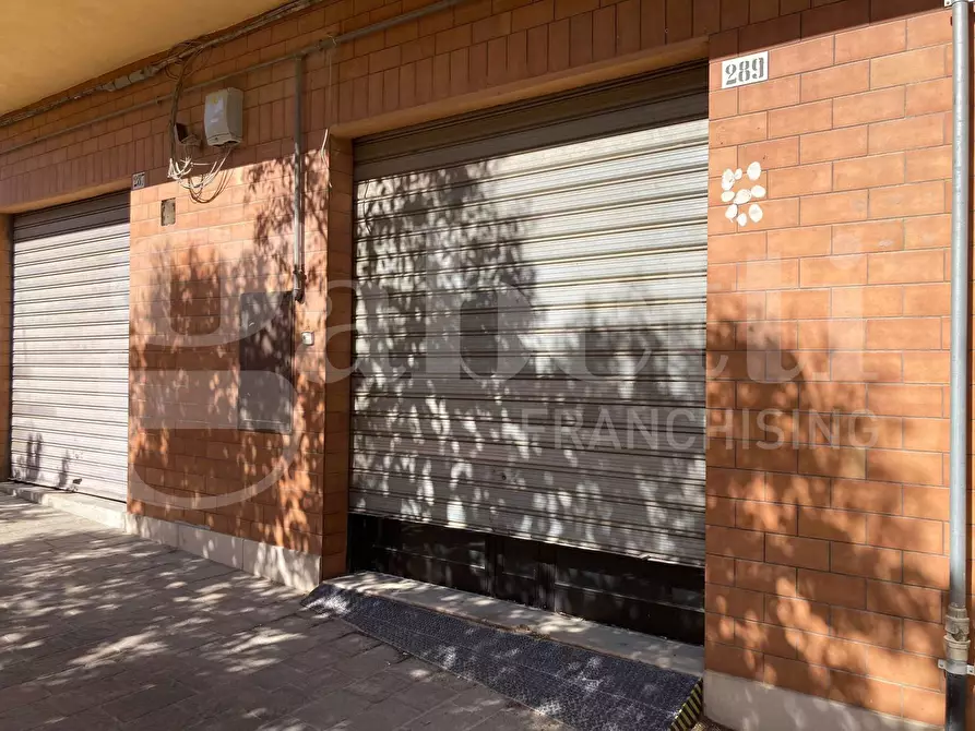 Immagine 10 di Negozio in vendita  in Corso Giacomo Matteotti, 289 a Torremaggiore