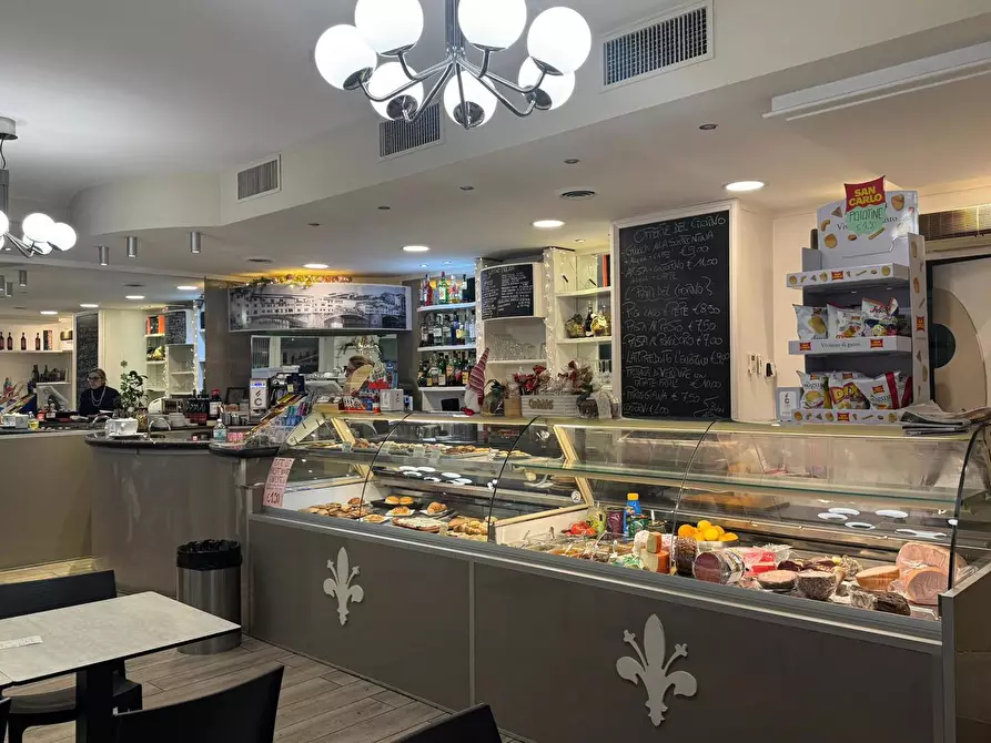 Immagine 2 di Negozio in vendita  in Via PISTOIESE, 209 a Firenze