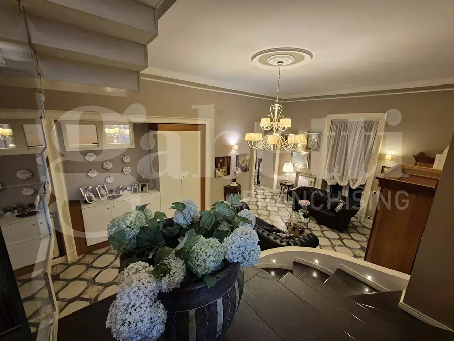 Immagine 20 di Palazzo in vendita  in Via Vesuvio a Torre Annunziata