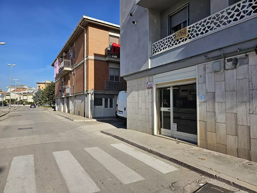 Immagine 3 di Negozio in vendita  in Via Cesare Terranova a San Severo