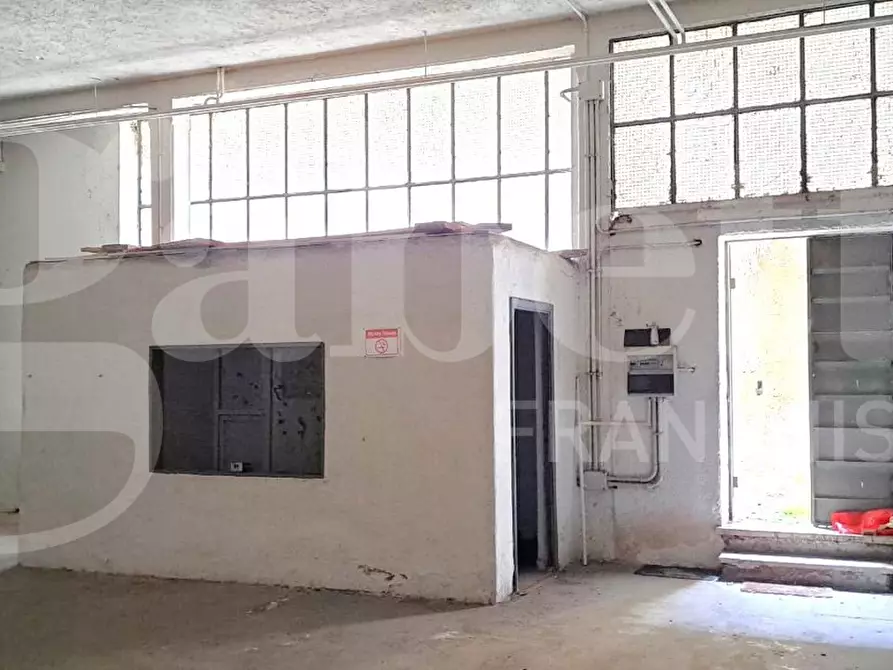 Immagine 18 di Magazzino in vendita  in Via Corigliano Calabro, 27 a Roma