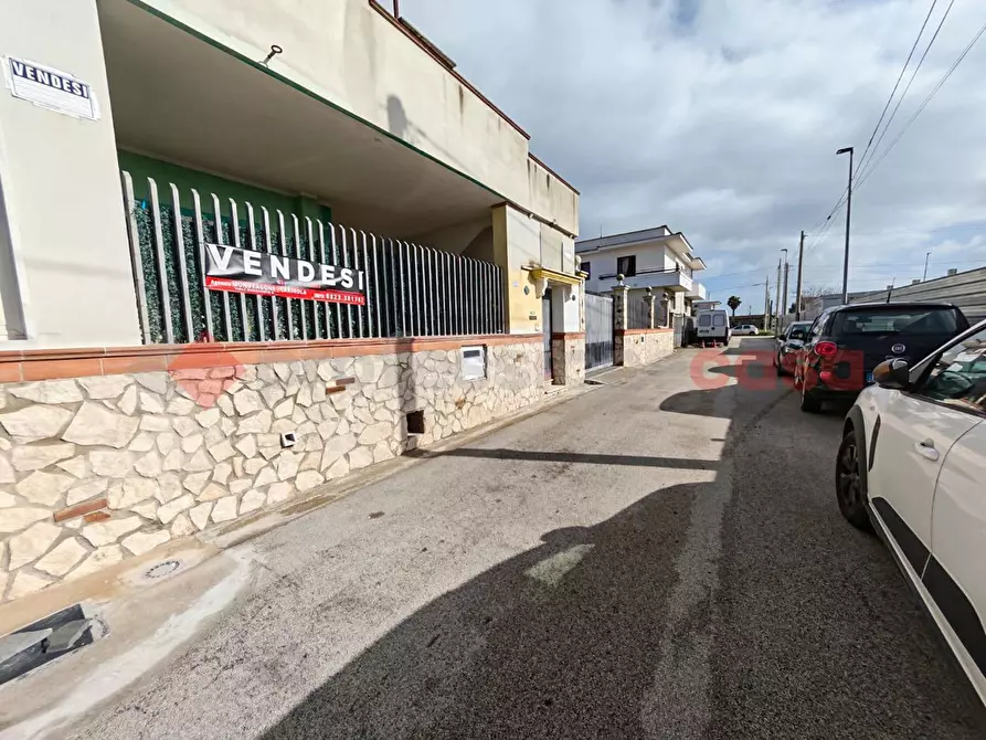 Immagine 1 di Casa indipendente in vendita  in Via bovio, snc a Mondragone