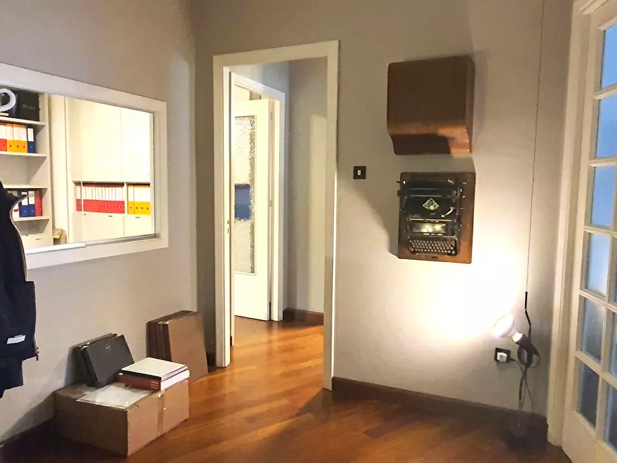 Immagine 2 di Appartamento in vendita  in Piazza Vittorio Veneto, 20 a Palermo