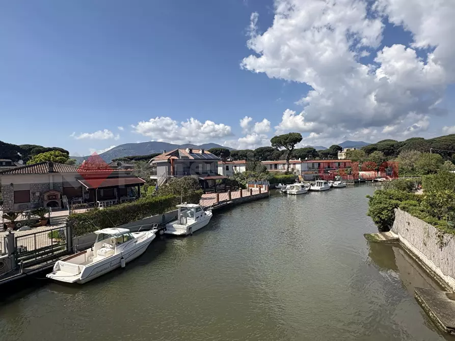 Immagine 50 di Villa in vendita  in Via RIO CLARO 2, 2 a Fondi